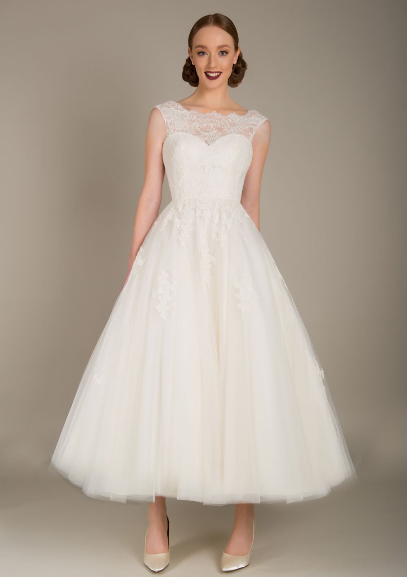 86-emmie-r Lace and tulle wedding gown ...